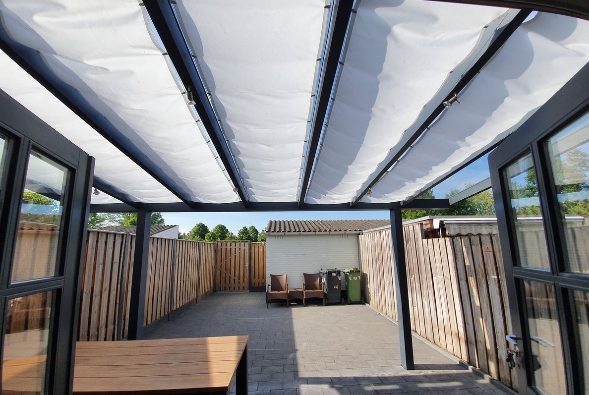 Zonnescherm Overkapping Op Maat. Harmonica Doek Onder Glas.